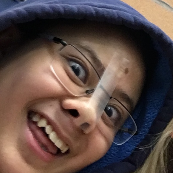 Meet your Posher, Medea - Picture 1 of 1